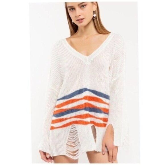 𝅺IVORY V- Neck Sweater with Wave Design - Picture 1 of 10